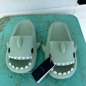 Shark slip-on shoes
